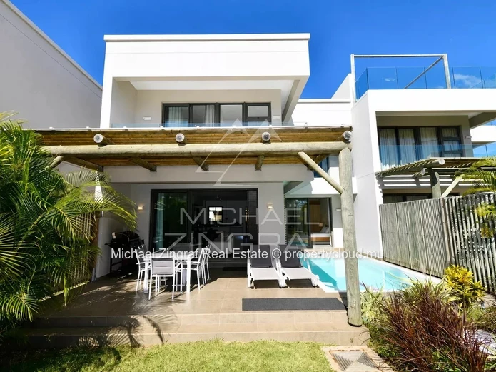Duplex avec vue mer et piscine privée – Calodyne