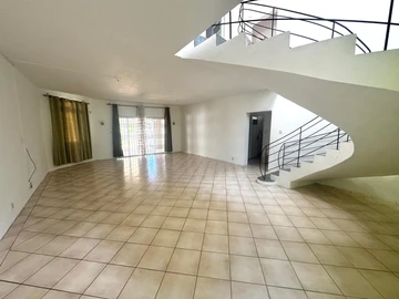 5 Bedroom Villa