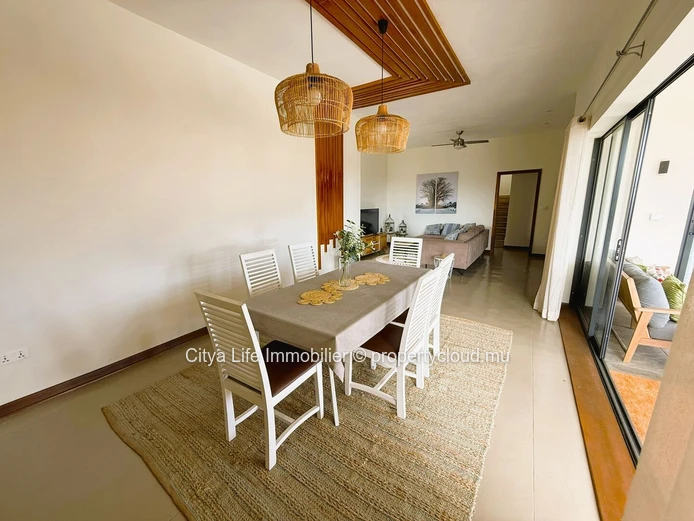 Élégante Maison Meublée avec Vue Panoramique à Flic en Flac