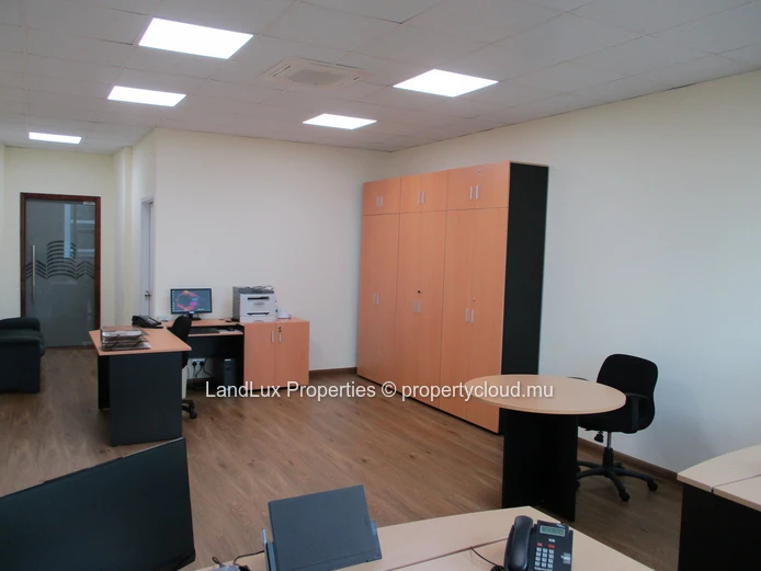 Bureau meublé à louer à Ebène