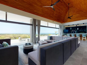 5 Bedroom Villa