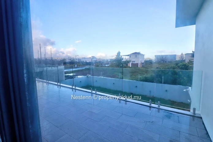 Villa duplex moderne à Côte d'Or avec 4 chambres, 3 salles de bains, vue sur la montagne, cuisine américaine meublée ...