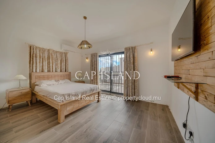 Three-bedroom house in a quiet neighborhood