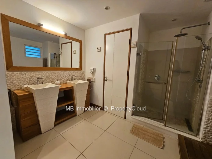Appartement pieds dans l'eau