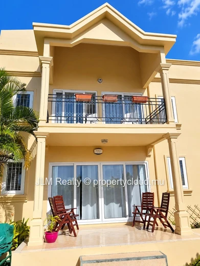 For sale: Seafront villa with walking access to the beach in Calodyne, Mauritius