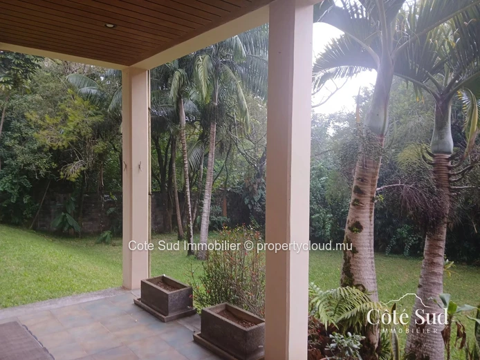 Spacious 400 m² offices in Floréal – 8 modern rooms