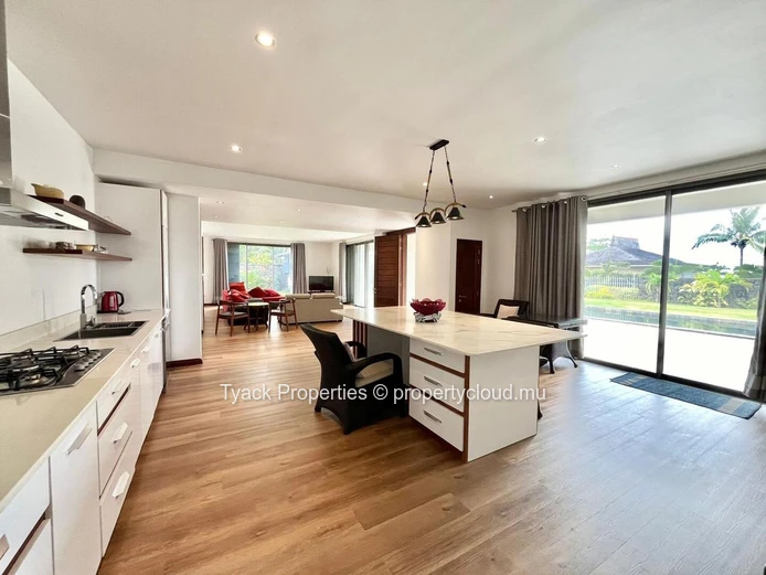 Villa élégante de 4 chambres avec vue mer à Vieux Grand Port
