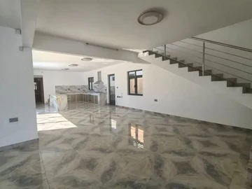 5 Bedroom Villa