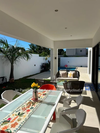 Modern Villa of 3 Bedrooms and pool