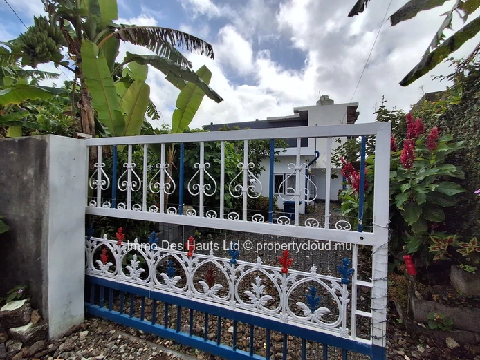 House of 2 Bedrooms fully furnished for sale Forest Side Curepipe 