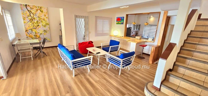 A louer : Charmante maison (style duplex / townhouse) pieds dans l'eau à Roches Noires