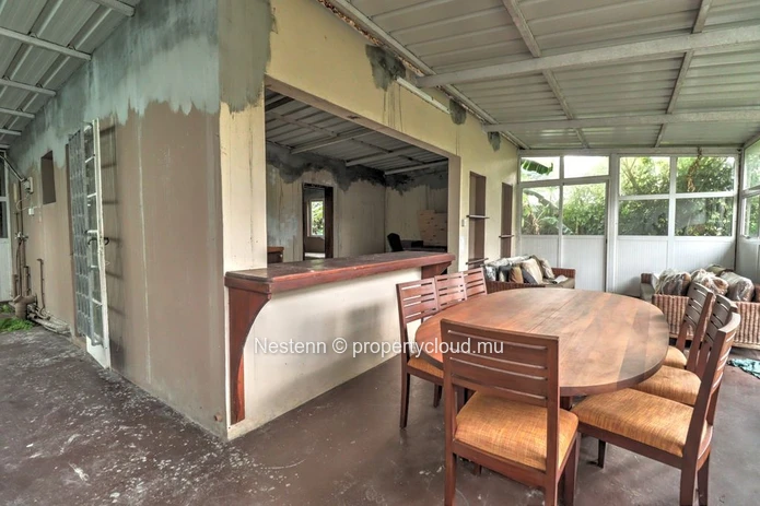 Traditional house with independent studio 