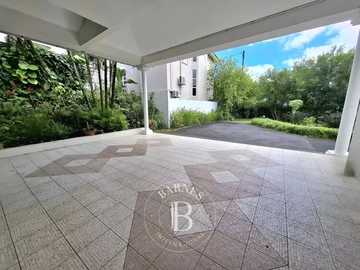 6 Bedroom House
