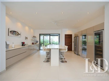 4 Bedroom Villa
