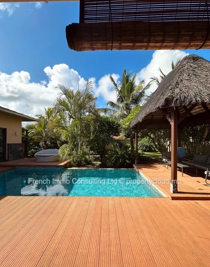 Belle villa de 4 chambres, 305 M2 hab sur 685 M2 de jardin tropical, accessible aux étrangers 