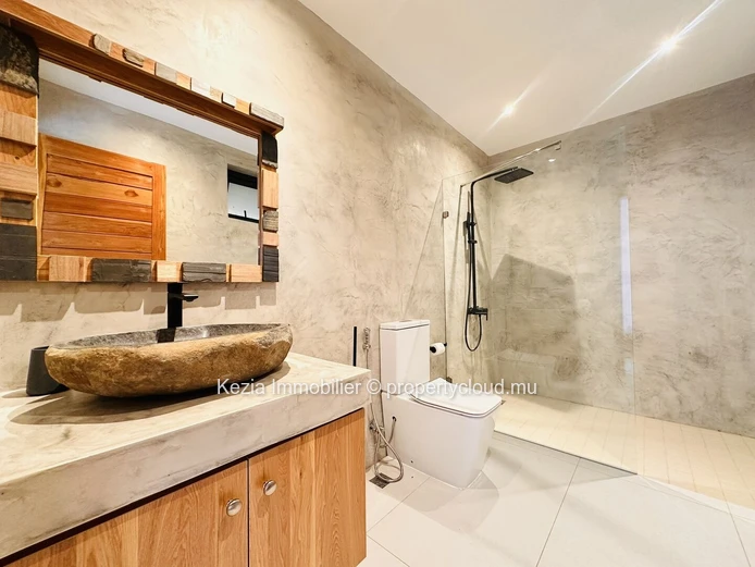 Contemporary Villa With Balinese Charm