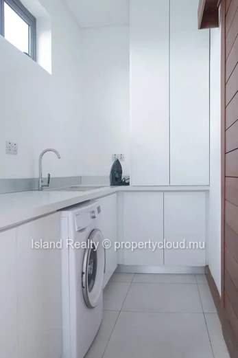 Appartement 248 m² avec vue mer dans résidence sécurisée – Pointe aux Canonniers