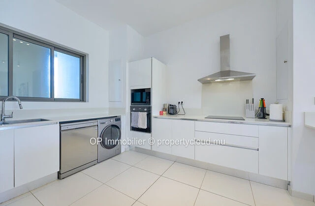 Penthouse 2 chambres avec piscine privée à vendre à Péreybère