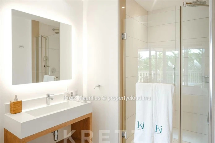 Exceptional Penthouse with Private Rooftop Pool in Pereybère (Sole Mandate)