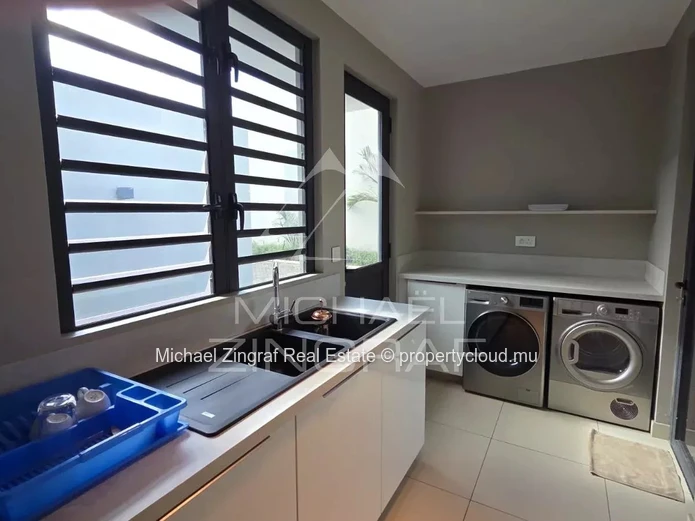 Exceptional Contemporary Villa in the Heart of Pereybere