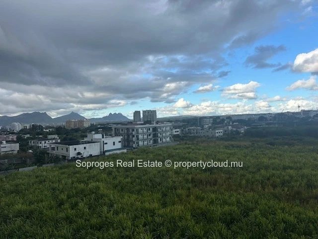 Luxurious 4-Bedroom Penthouse in Vacoas 