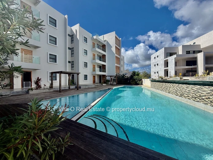 Close to the beach and amenities, beautiful spacious and bright apartment, on the first floor; 3 bedrooms, including ...