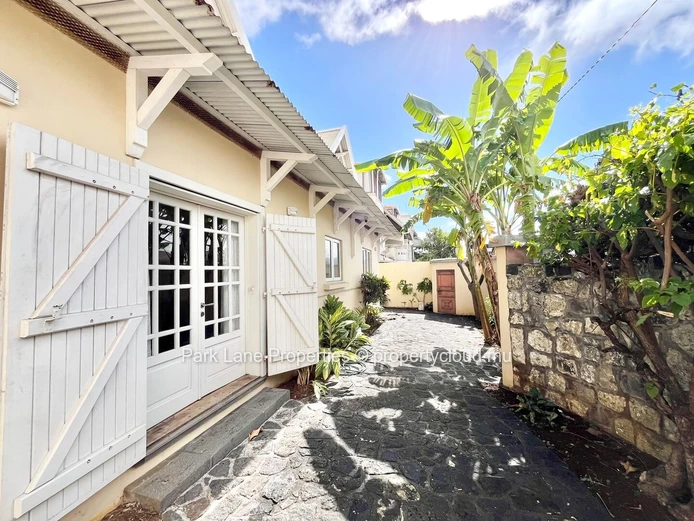 Maison familiale spacieuse de 4 chambres à Quatre Bornes