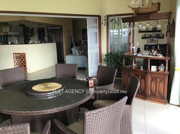 House / Villa - 5 Bedrooms - 319 m² Beau Vallon, South, Morcellement Le Mahe