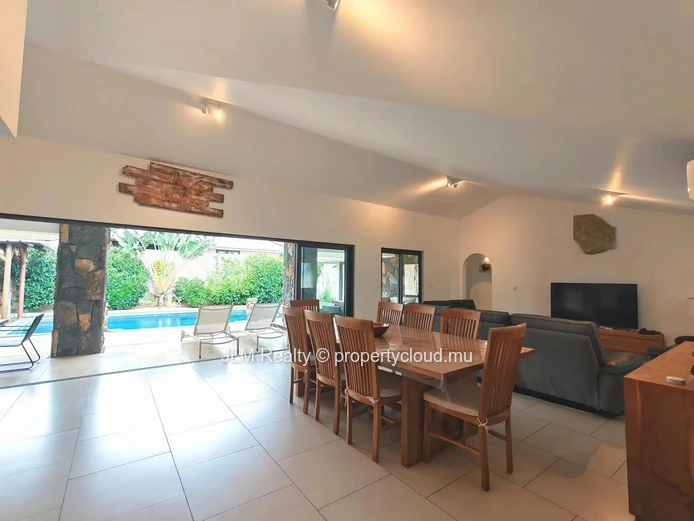 For Rent: Contemporary 4-Bedroom Villa with Private Pool and Jacuzzi, Cascavelle, Mauritius