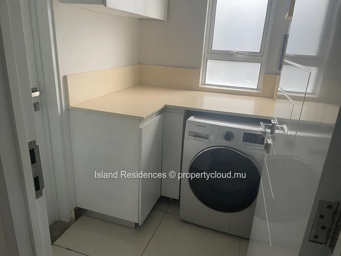 Pointe aux Biches - maison 3 chambres pieds dans l'eau avec piscine privée