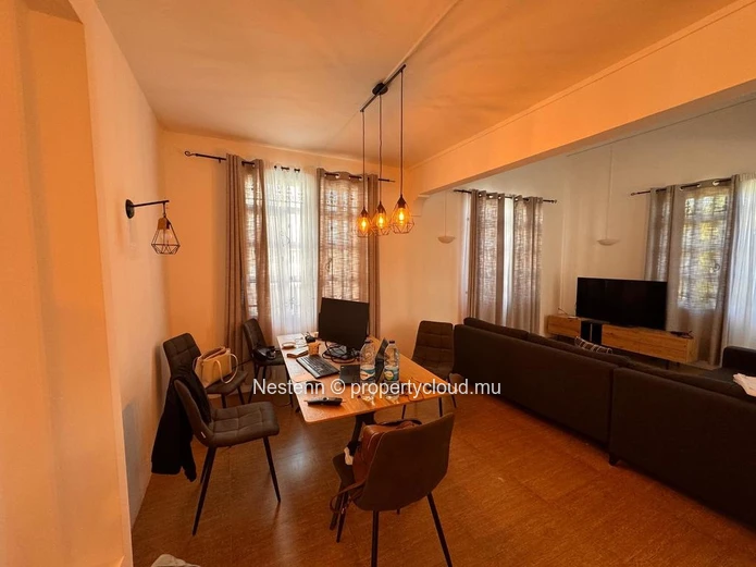 Villa contemporaine en duplex de 4 chambres dans un quartier calme.