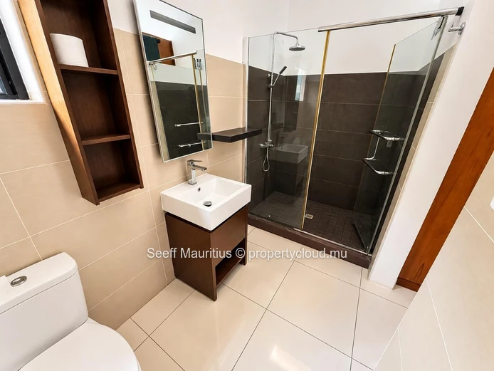 Spacieuse Maison Familiale de 4 Chambres avec Piscine Privée