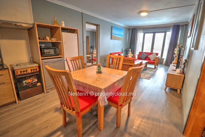 Appartement moderne de 2 chambres avec salle de bains privative et piscine
