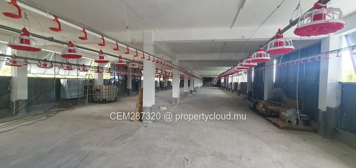 Ferme Avicole Entièrement Équipée à Vendre – La Martinière, Chamouny