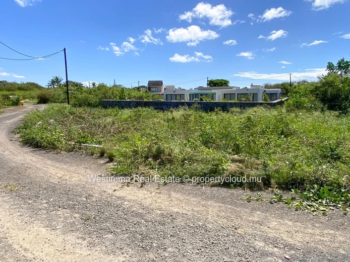 507 m² residential land for sale in Péreybère