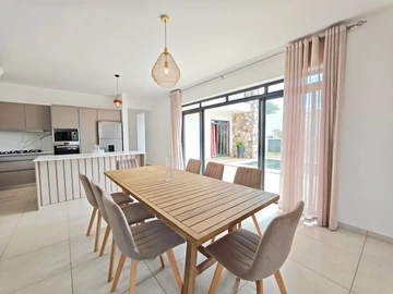 5 Bedroom Villa
