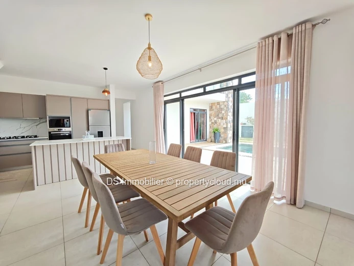 Villa Spacieuse De 5 Chambres + Bureau En Location À Grand Baie - Nord (Mandat exclusif)