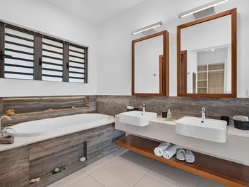 4 Bedroom Villa