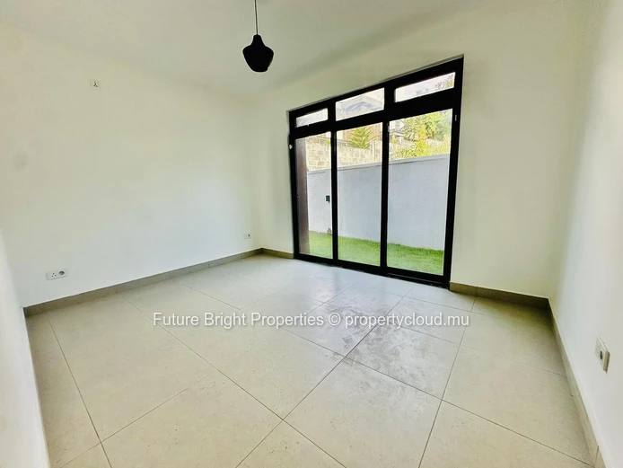 Duplex Moderne De 5 Chambres À Floréal – Neuf & Idéalement Situé