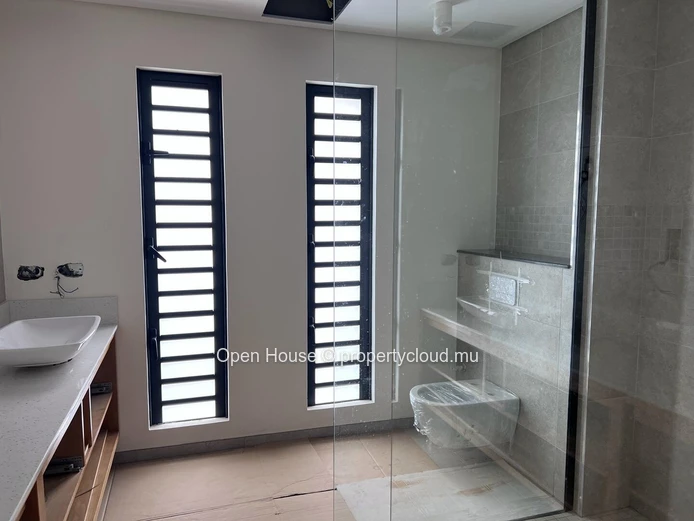 New high standing PDS villa for sale, 4 bedrooms, pool, sea view, furnished, air-conditioned.