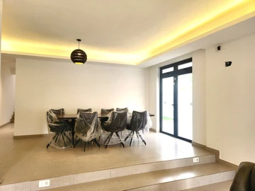 5 Bedroom Townhouse, Duplex