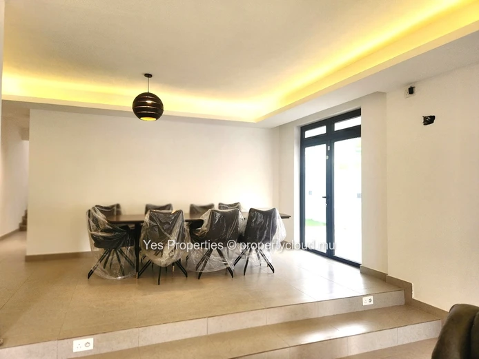 FOR SALE :  5-Bedroom Townhouse – Floréal – Rs – CALL 