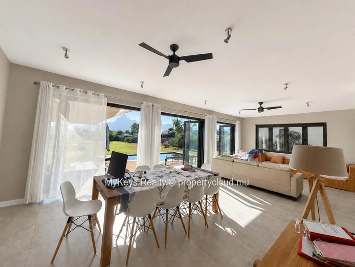 Panoramic Mountain Views - Expansive Landscaped Grounds - Absolute Privacy - Pet Friendly