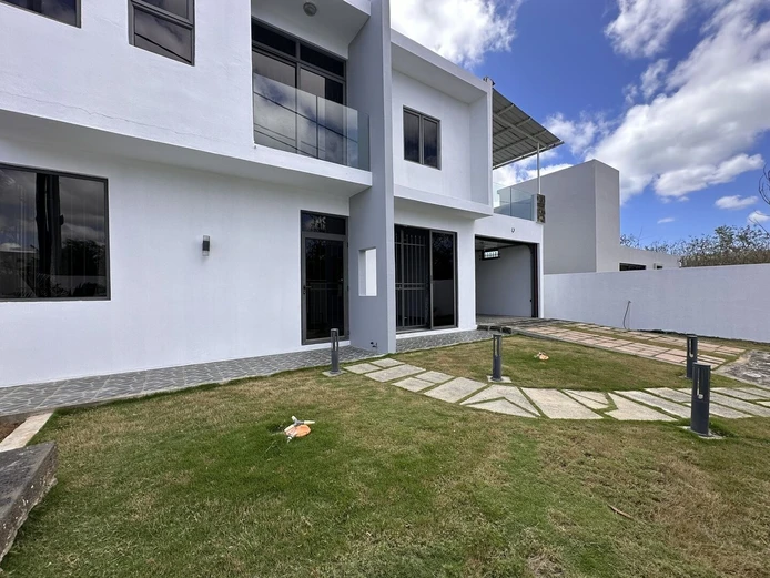 Modern Duplex Near The Beach
