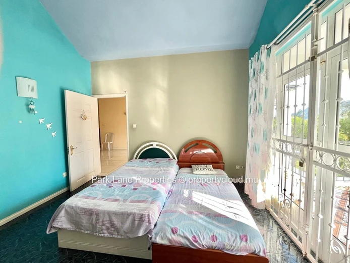 Grande Villa Familiale à Vendre à Quatre Bornes