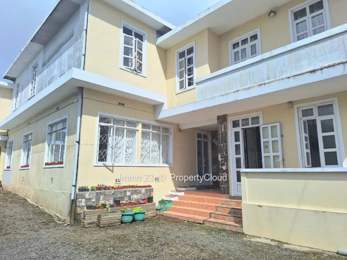Maisons / Villas - 9 chambres - Curepipe