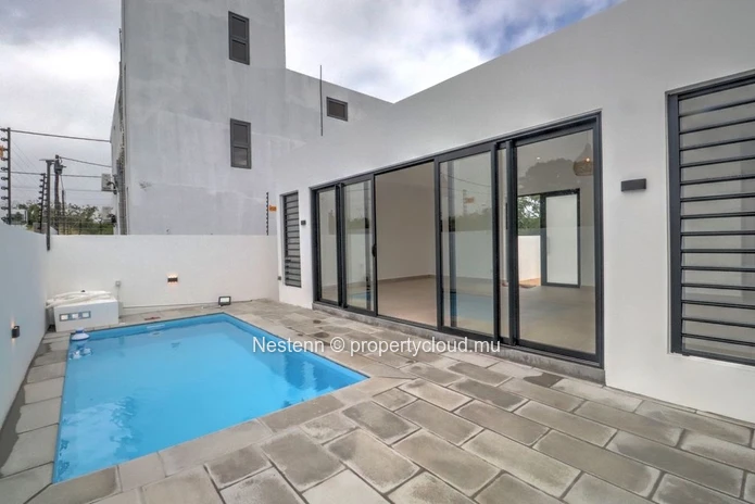 Maison moderne neuve avec piscine à Grand Baie