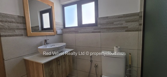 Penthouse de luxe 4 chambres avec vue sur l'océan et grande terrasse – Flic en Flac | Rs 80,000