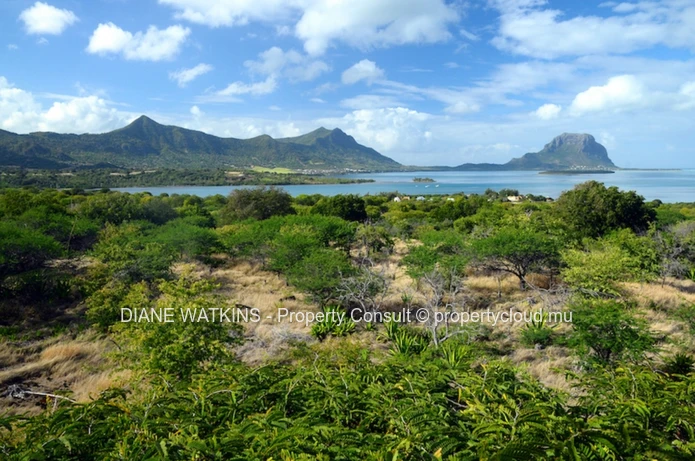 À vendre – Élégante villa avec vue mer dans un prestigieux domaine avec golf