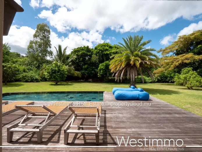 TAMARIN - Villa for sale in Tamarina on golf course with pool and garden